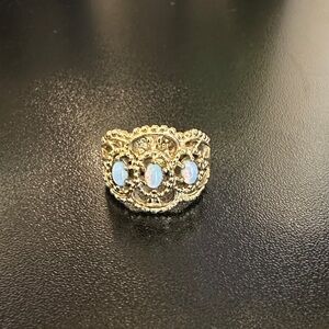 Elegant Gold and Opal Women's Fashion Ring